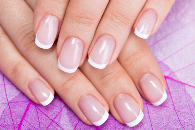 Intramontabile french manicure fai da te